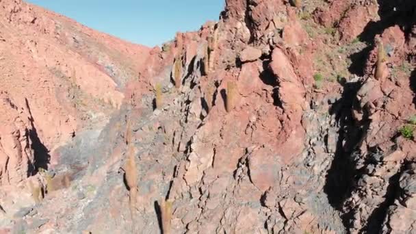 Vue Aérienne Cinématique Intérieur Descendant Lieu Trekking Populaire Dans Canyon — Video