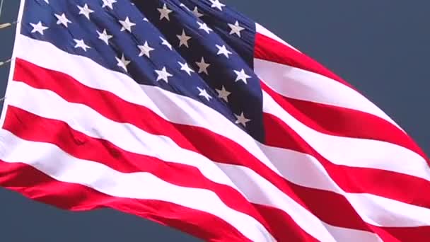 美国国旗 星条旗和条纹在风中飘扬的静态慢镜头 近距离拍摄 — 图库视频影像
