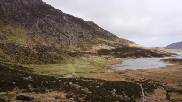 Vista Panorámica Llyn Idwal Hermoso Lago Parque Nacional Snowdonia Gales — Vídeo de stock