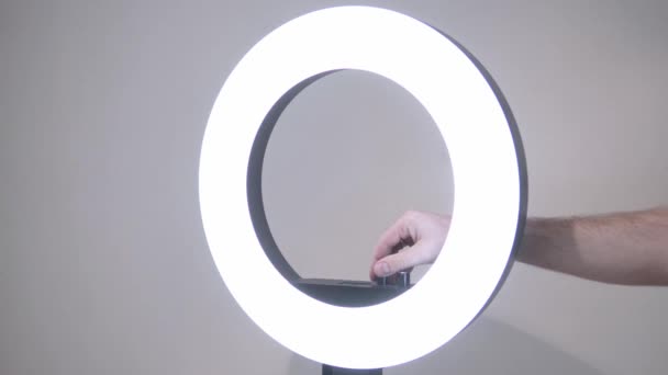 Impostazione Regolazione Della Lampada Anello Led Studio — Video Stock