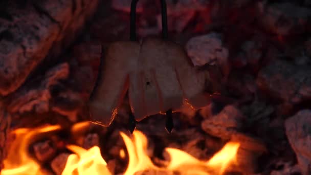 Tocino Pincho Tenedor Una Barbacoa 180 Fps Cámara Lenta — Vídeos de Stock