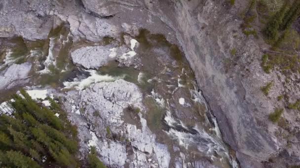 Lkbaharda Bir Boreal Nehir Kanyonunun Havadan Görünüşü — Stok video