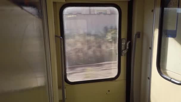 Vue Des Bâtiments Depuis Fenêtre Train Circulant Près Rabat Maroc — Video