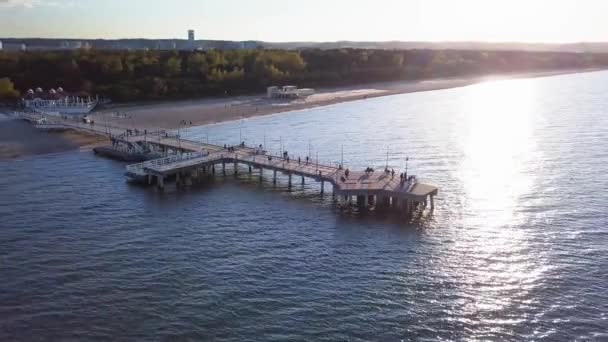 Drewniany Strzał Molo Późnym Popołudniem Zdjęcia Lotnicze Zatoki Gdańskiej Miasto — Wideo stockowe