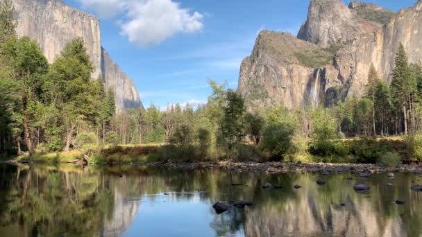 Zpomalený Záběr Zachycující Barevný Duhový Fenomén Yosemitském Národním Parku Malebný — Stock video