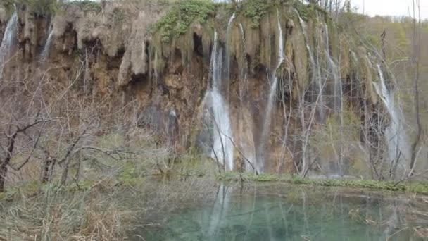 Cachoeiras Parque Nacional Plitvice Croácia Com Água Batendo Nos Lagos — Vídeo de Stock