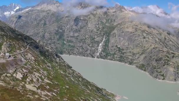 Drone Panorámico Disparado Sobre Grimselsee Suiza Mirando Hacia Fuera Sobre — Vídeos de Stock