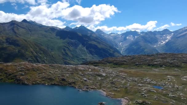 Drone Disparo Panorámica Descendiendo Sobre Totensee Suiza Con Una Vasta — Vídeo de stock