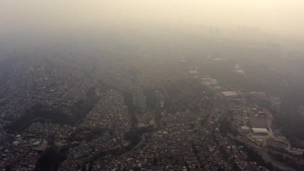 Luftaufnahme Großer Städtischer Siedlungen Schluchten Einem Stark Verschmutzten Tag Mexiko — Stockvideo