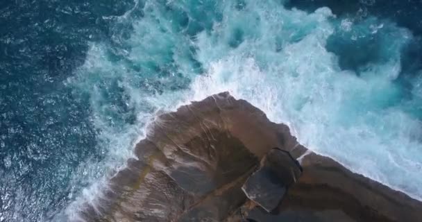 Vlny Narážející Skalnaté Australské Pobřeží Letecký Pohled — Stock video