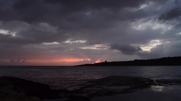 Реальному Часі Сході Сонця Каврарі Мальта Темні Чорні Хмари Дощового — стокове відео