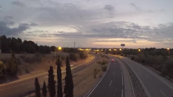 Lapso Tempo Sobre Uma Estrada Direção Cidade Com Nuvens Luz — Vídeo de Stock