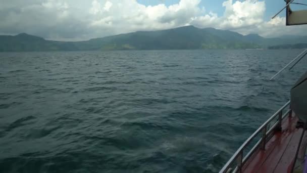 Lake Toba Komp Hajókirándulás Hogy Samosir Sziget Parapat Tuk Tuk — Stock videók