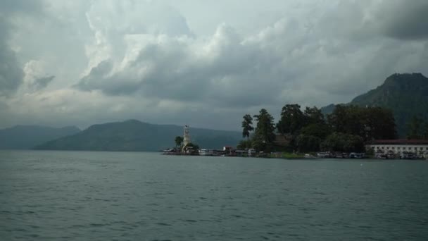 Lago Toba Paseo Ferry Para Llegar Isla Samosir Parapat Tuk — Vídeo de stock