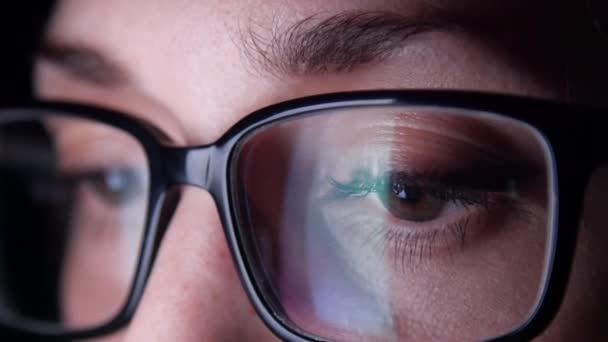 Extreme Close Woman Eyes She Scrolls Social Media — Stock Video