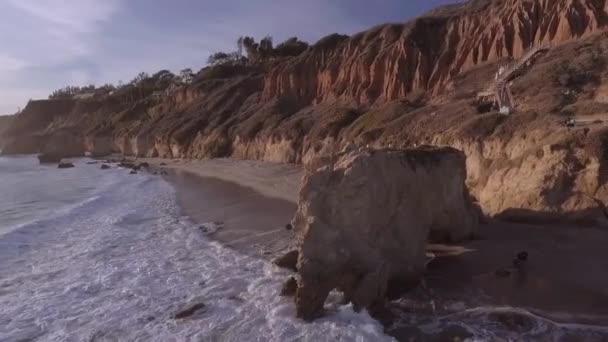 Aerial Zdjęcie Drona Matador State Beach Malibu Kalifornia Zachodzie Słońca — Wideo stockowe