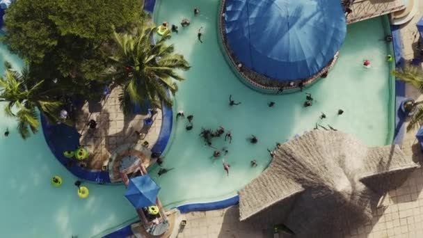 People Having Fun Swimming Pool Water Park Summer — Stock Video