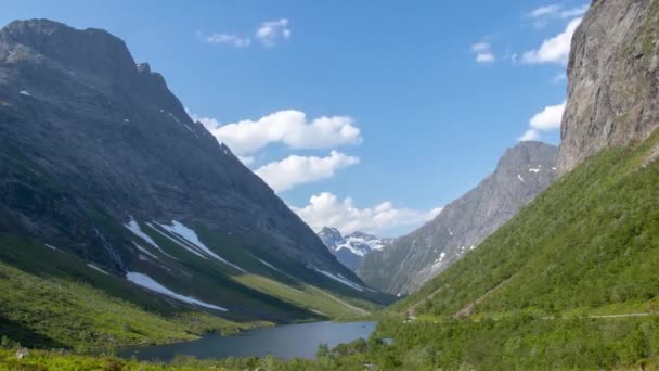 Timelapse Norweskiej Doliny Niebo Przelatuje Obok — Wideo stockowe