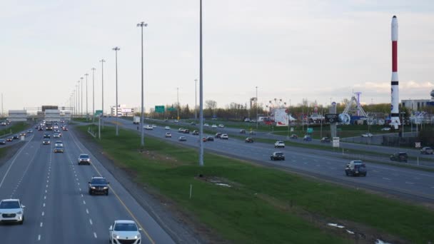 Widok Ruchu Drogowego Autostrady Samochody Ciężarówki Przejeżdżające — Wideo stockowe