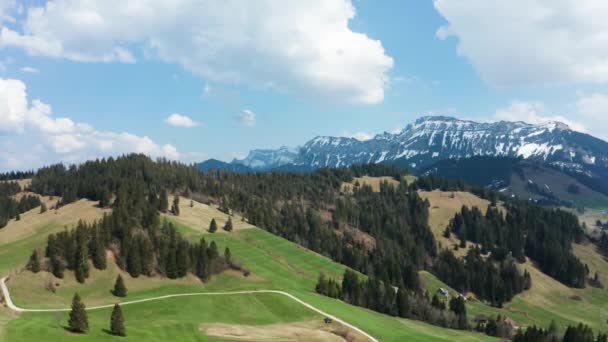 Vista Aérea Suave Paisagem Montanha Entlebuch Suíça Tempo Primavera Com — Vídeo de Stock