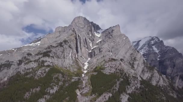 Majestic Rugged Limestone Peak Obvious Dramatic Syncline — Stock Video