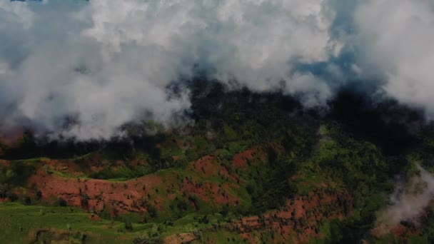Wolken Bergen Bali Indonesië Neergeschoten Vanuit Drone — Stockvideo