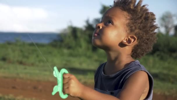 Close Shot Young Mixed Raced Child Flying Kite Lake Africa — Stock Video