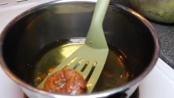 Fałafel Smażony Temperaturze Gorącego Oleju — Wideo stockowe