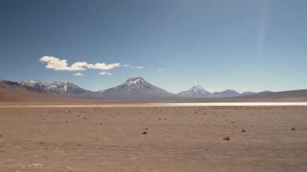 Atacama沙漠的Lascar和Licancabur火山 — 图库视频影像