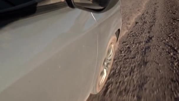 Τροχός Αυτοκινήτου Ιππασία Κατά Μήκος Ενός Δρόμου Έρημο Άμμο — Αρχείο Βίντεο