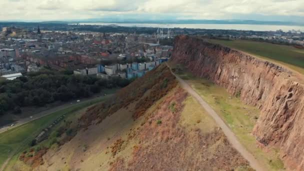 Golden Hour Shot Holyrood Park Arthur Seat Edinburgh Scotland Пагорби — стокове відео