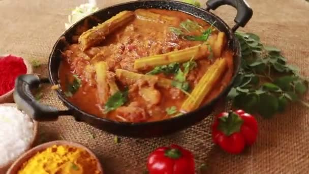 Baquetas Pele Rotativa Caril Moringa Oleifera Comida Asiática — Vídeo de Stock