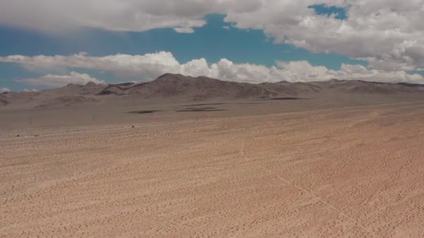 加州的莫哈韦沙漠 紧邻I 15高速公路 空中射击 — 图库视频影像