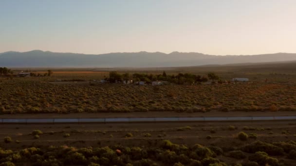 Güneş Doğarken Sierra Nevada Arka Planda Bir Otel Karavan Kamp — Stok video
