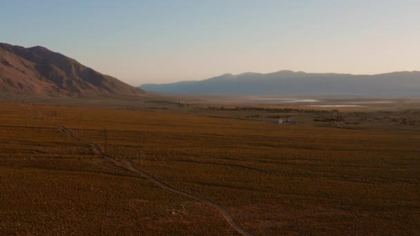 Güneş Doğarken Sierra Nevada Arka Planda Bir Otel Karavan Kamp — Stok video