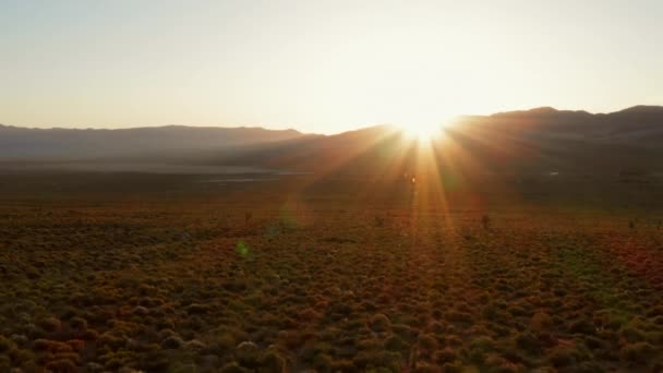 Wschód Słońca Dolinie Niedaleko Lone Pine Sierra Nevada Strzał Powietrza — Wideo stockowe