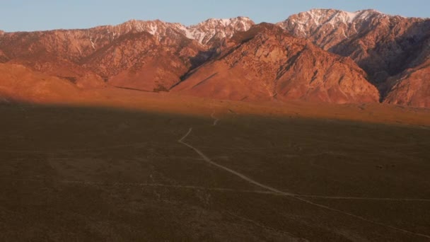 Montagne Innevate Della Sierra Nevada Durante Alba Colpo Aereo — Video Stock