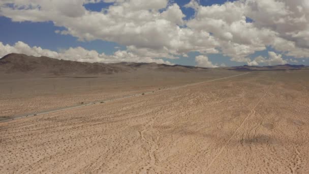 加州的莫哈韦沙漠 紧邻I 15高速公路 空中射击 — 图库视频影像