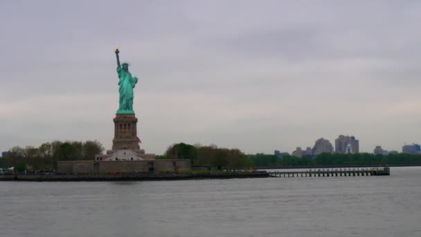 Bild Frihetsgudinnan Från Ellis Island Färjan Vid New York City — Stockvideo