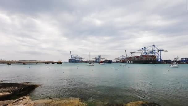 Malta Birzebugga Dan Zaman Ayarlı Video Freeport Tan Yüklenen Konteyner — Stok video