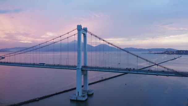 Hintergrund Ein Drohnenflug Über Einer Hängebrücke Mit Bergen Gedreht Vietnam — Stockvideo