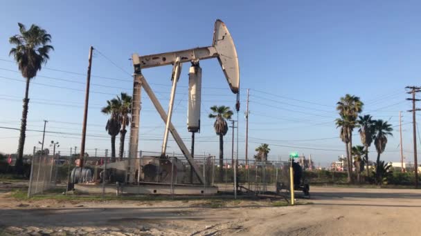 Plataforma Perforación Petróleo Newport California Coches Conducción Fondo — Vídeos de Stock