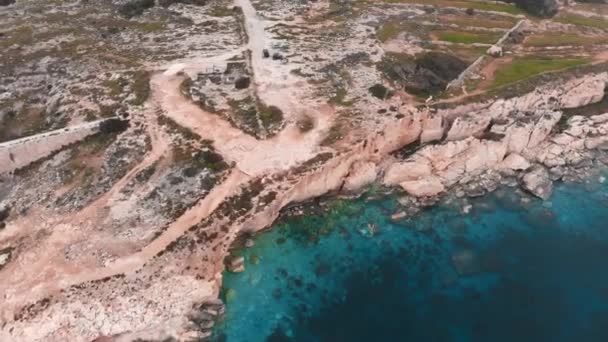 来自马耳他Mellieha Bay Ahrax地区的空中录像 2019 — 图库视频影像