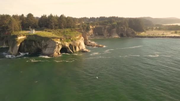 Clip Aéreo Costa Sur Oregon Cerca Coos Bay Drone Volando — Vídeo de stock