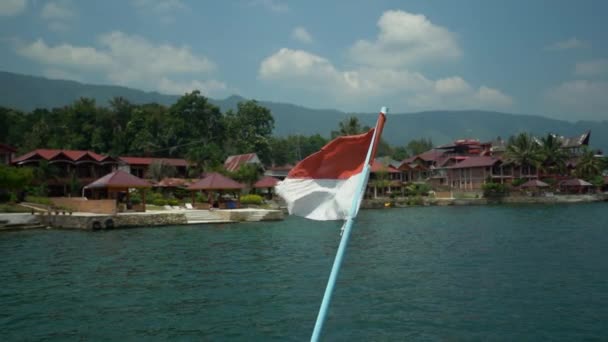 Rallentatore Della Bandiera Indonesiana Che Soffia Nel Vento Traghetto Che — Video Stock