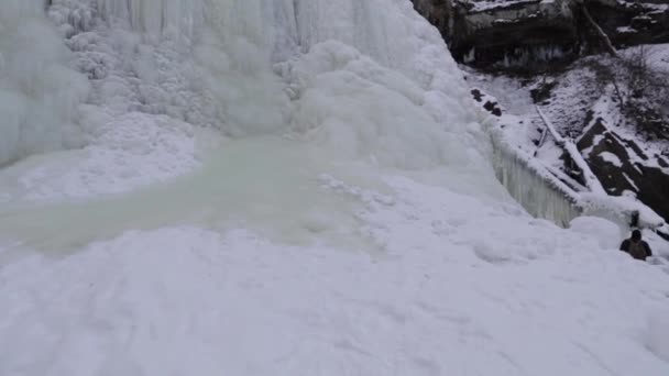 Cachoeira Congelada Num Dia Frio Durante Vórtice Polar Cachoeira Ohio — Vídeo de Stock