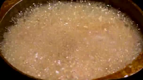 Olla Burbujeante Aceite Caliente Freír Mariscos Calamares Calamares Bebé Sol — Vídeos de Stock