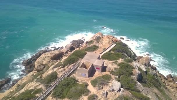 Luchtfoto Van Een Kaap Het Zuiden Van Spanje Met Golven — Stockvideo