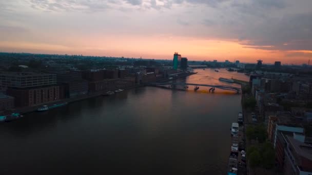 Bei Sonnenuntergang Über Der Skyline Von Amsterdam Mit Einer Drohne — Stockvideo