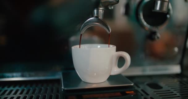 新鲜咖啡热饮料漏水 — 图库视频影像